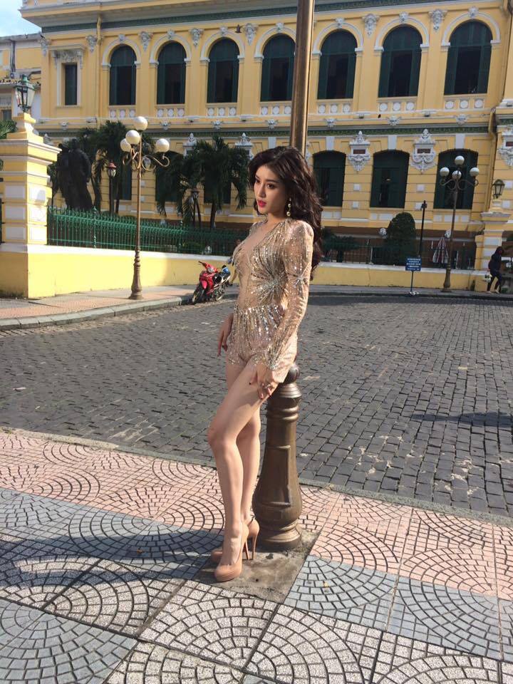 Đụng hàng Phạm Hương, Á hậu Huyền My bại trận vì quần bó chẽn - 3