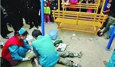 Những tai nạn bất ngờ với trẻ từ các vật quen thuộc ở chung cư bố mẹ cần cảnh giác - 4