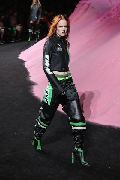 Top 10 người mẫu amp;#34;bước mòn giàyamp;#34; tại Tuần lễ thời trang Xuân hè 2018 - 10