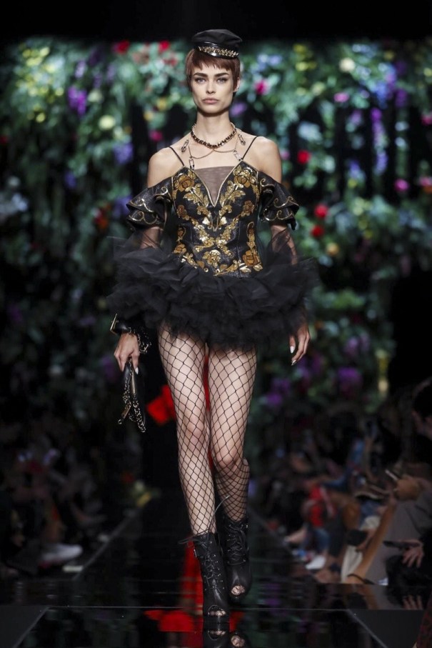 Top 10 người mẫu amp;#34;bước mòn giàyamp;#34; tại Tuần lễ thời trang Xuân hè 2018 - 5