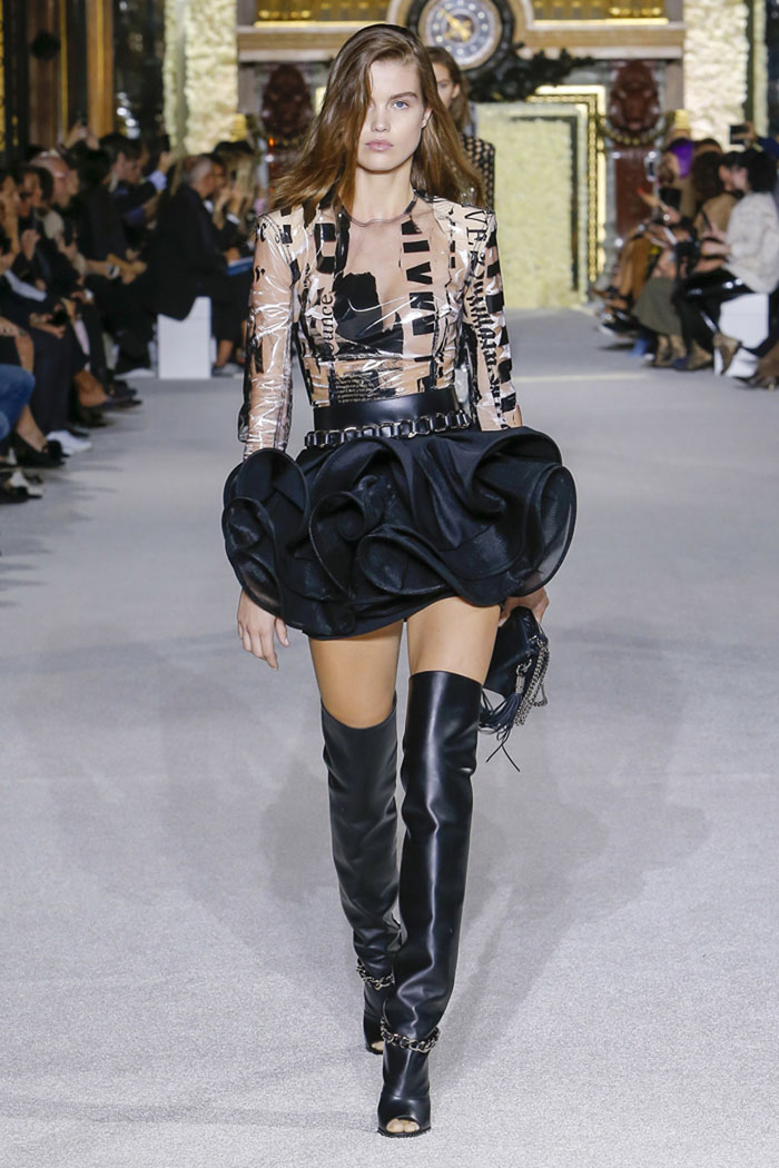 Top 10 người mẫu amp;#34;bước mòn giàyamp;#34; tại Tuần lễ thời trang Xuân hè 2018 - 7