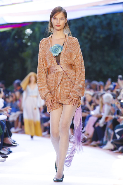 Top 10 người mẫu amp;#34;bước mòn giàyamp;#34; tại Tuần lễ thời trang Xuân hè 2018 - 9