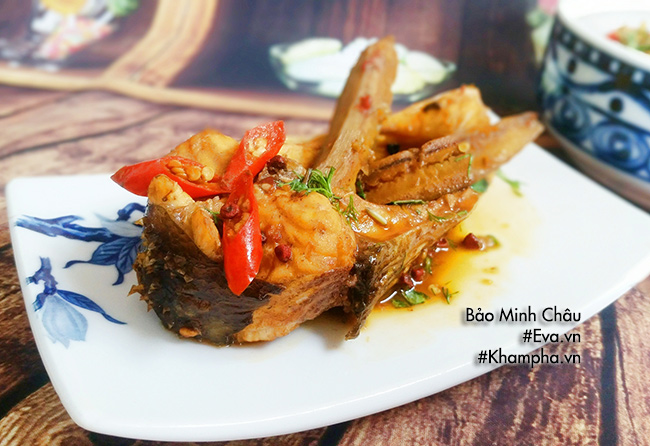 Mát trời làm cá kho chuối xanh đậm đà, ngon miệng - 6