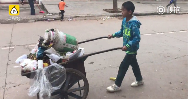 Cậu bé 12 tuổi đã khiến cha mẹ bật khóc vì hành động tuyệt vời này - 2