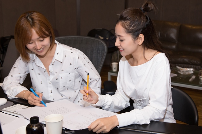 Chi Pu hợp tác với bộ đôi sản xuất âm nhạc hàng đầu Kpop - 4