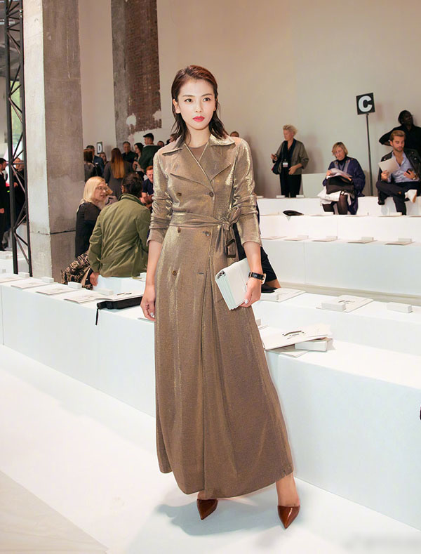 Sao mặc đẹp tuần: Việt Trinh quá trẻ đẹp ở tuổi U50 khi hóa cô dâu với váy cổ điển - 10