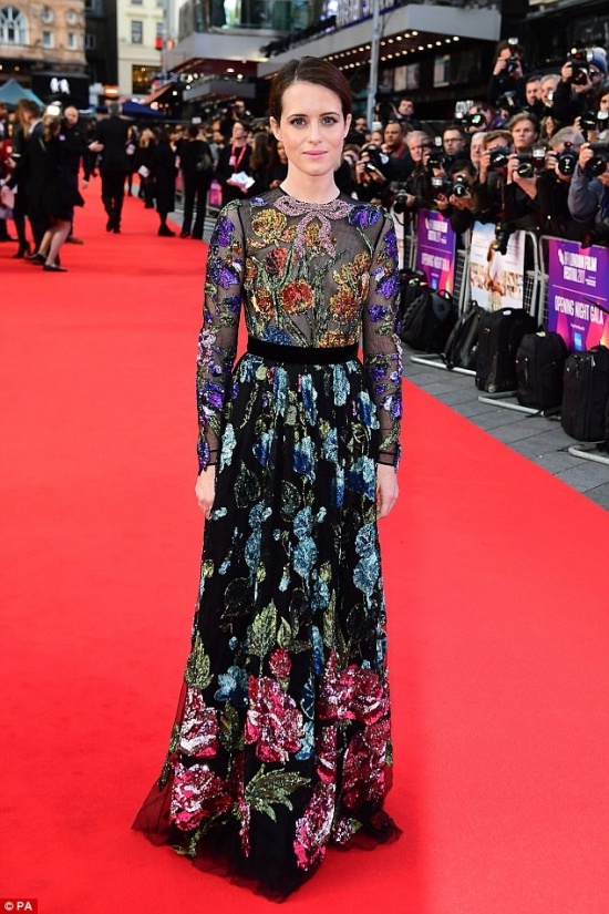 Sao mặc đẹp tuần: Việt Trinh quá trẻ đẹp ở tuổi U50 khi hóa cô dâu với váy cổ điển - 16