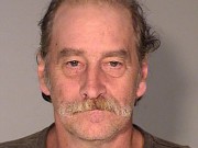 Tin tức - Người đàn ông 60 tuổi sống cùng thi thể mẹ và anh trai suốt 1 năm