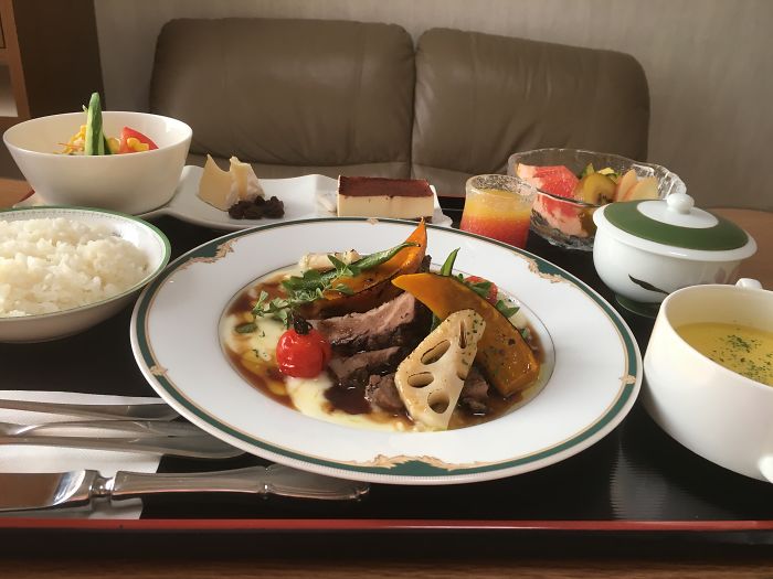 Cơm cữ bệnh viện sang trọng như ở nhà hàng khiến ai nhìn cũng muốn đến đây sinh con - 6