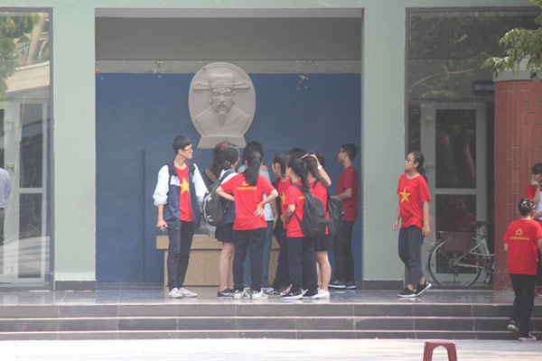 Học sinh trường Lương Thế Vinh sốc khi biết thầy Văn Như Cương qua đời - 3