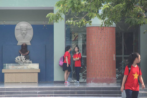 Học sinh trường Lương Thế Vinh sốc khi biết thầy Văn Như Cương qua đời - 5