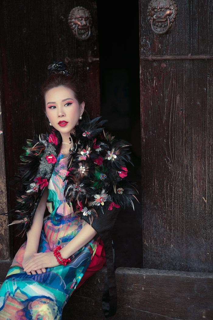 Angela Phương Trinh cực sexy đối lập Hoa hậu Thu Hoài mộng mị với áo dài - 14