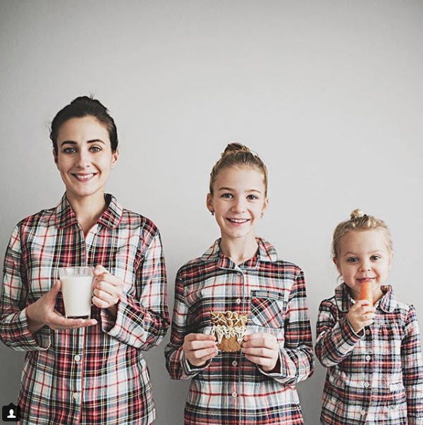 Bộ ảnh nhà có 3 nàng tiên, chỉ ngắm thôi là muốn đẻ liền vài đứa con gái - 1