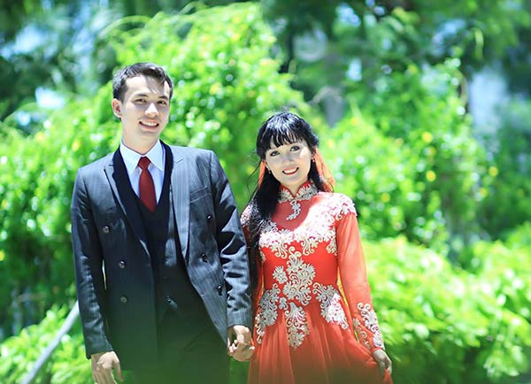 Cô gái Việt U30 quyết chờ chàng trai Tây đủ tuổi thành niên để lấy làm chồng - 6