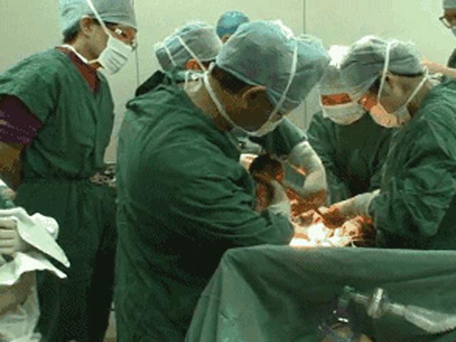 Tự tin bước vào phòng đẻ, mẹ trẻ không ngờ suýt mất mạng vì 1 phút mất nửa lít máu