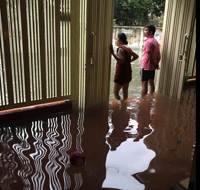 Nghệ An: Bố mẹ vắng nhà, bé trai 4 tuổi đi tìm ông bà bị nước cuốn mất tích - 8