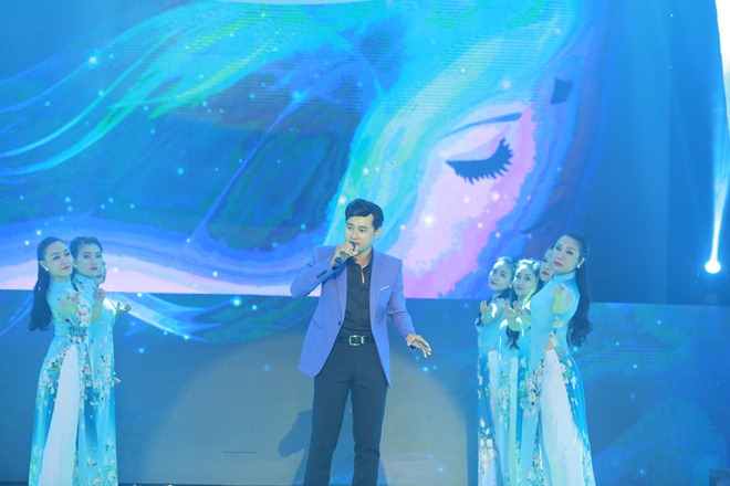 Xúc động nghẹn ngào khi nghe Huỳnh Đông hát ca khúc để đời của Minh Thuận - 1