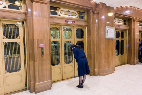 Giám đốc Nhật cúi đầu chào khách: Câu chuyện thú vị đằng sau văn hóa cúi chào của người Nhật - 7