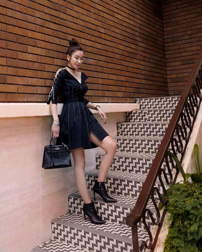 Con đã đến tuổi lấy chồng, bà mẹ này vẫn trẻ như amp;#34;gái sonamp;#34; khi sành điệu cùng hàng hiệu - 8