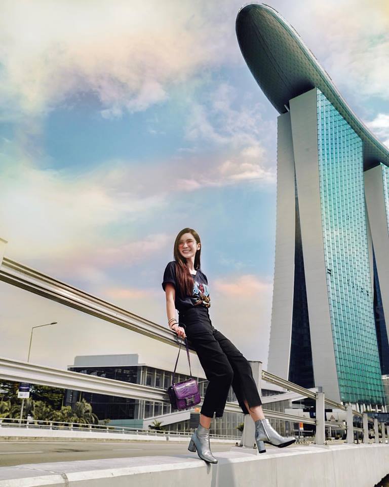 Con đã đến tuổi lấy chồng, bà mẹ này vẫn trẻ như amp;#34;gái sonamp;#34; khi sành điệu cùng hàng hiệu - 6