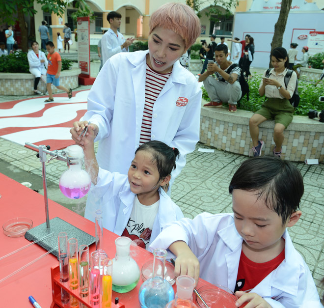 Minh Hà và hot mom Uyên Bùi cùng con trải nghiệm 1 ngày làm “nhà khoa học” - 4