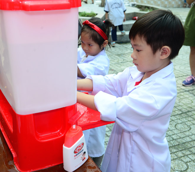 Minh Hà và hot mom Uyên Bùi cùng con trải nghiệm 1 ngày làm “nhà khoa học” - 10