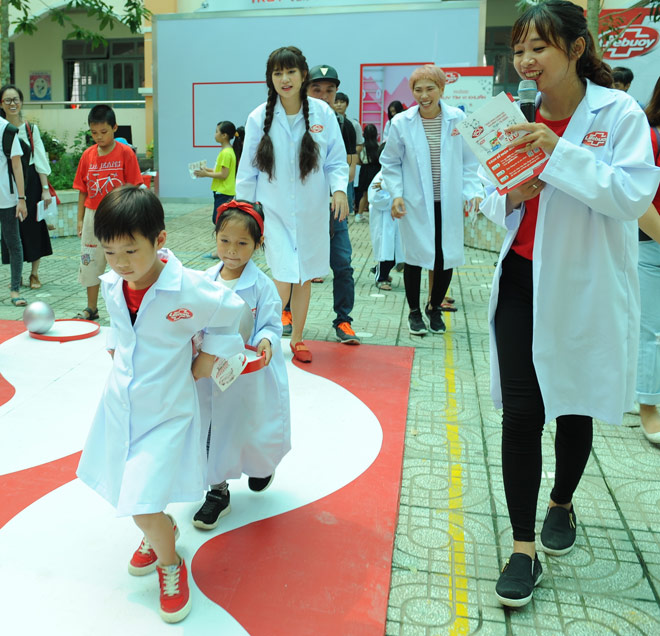 Minh Hà và hot mom Uyên Bùi cùng con trải nghiệm 1 ngày làm “nhà khoa học” - 6