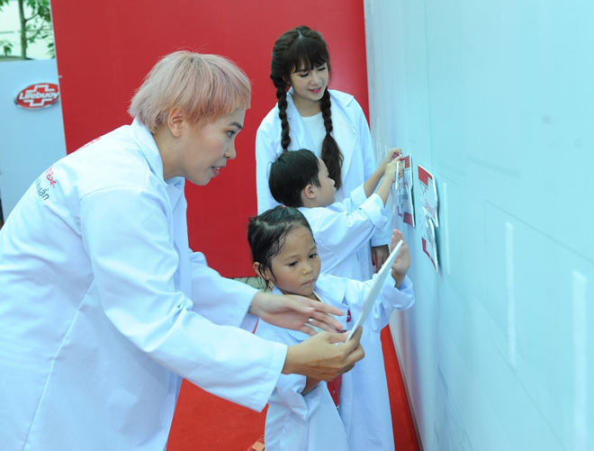 Minh Hà và hot mom Uyên Bùi cùng con trải nghiệm 1 ngày làm “nhà khoa học” - 3