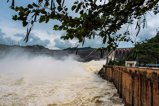 Hòa Bình công bố tình trạng khẩn cấp thiên tai, 20 người mất tích - 1