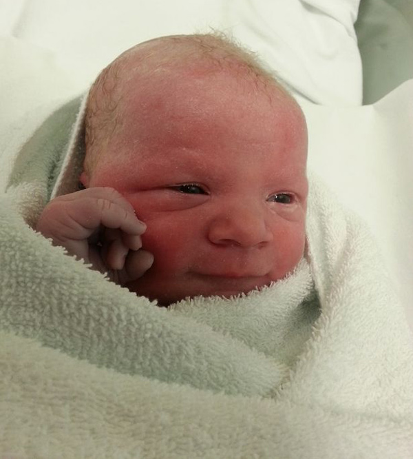 Nhờ mang thai, bà mẹ này mới phát hiện ra mình bị u não bẩm sinh - 3