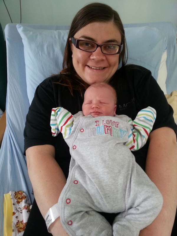 Nhờ mang thai, bà mẹ này mới phát hiện ra mình bị u não bẩm sinh - 1