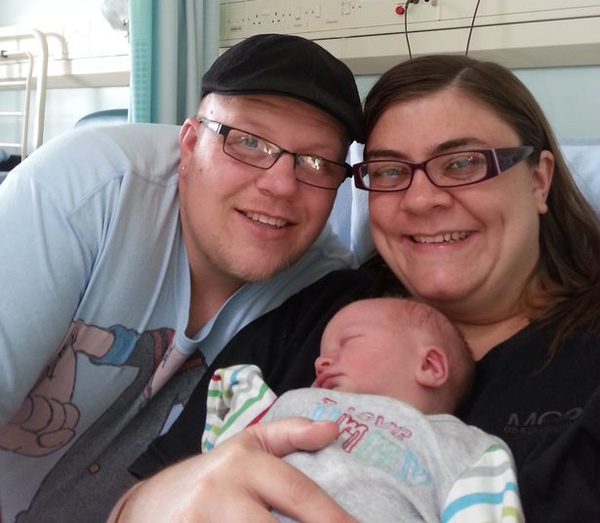 Nhờ mang thai, bà mẹ này mới phát hiện ra mình bị u não bẩm sinh - 2