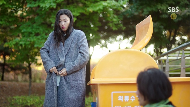 Ở bẩn, luộm thuộm nhưng không hiểu vì sao những nữ chính này vẫn yêu được “soái ca”? - 10