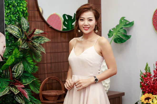 Thanh Hương amp;#34;Người phán xửamp;#34; đội mưa tới chúc mừng Vân Hugo - 5