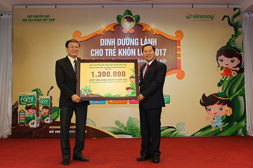 Vinasoy trao tặng 1,3 triệu suất sữa Fami Kidcho học sinh tiểu học - 2