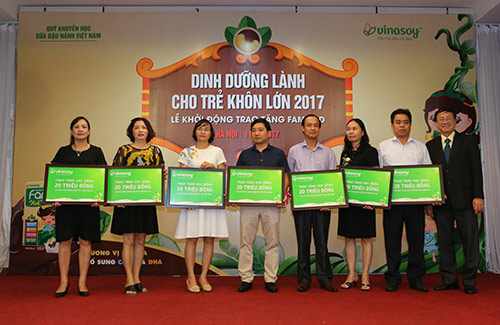 Vinasoy trao tặng 1,3 triệu suất sữa Fami Kidcho học sinh tiểu học - 3