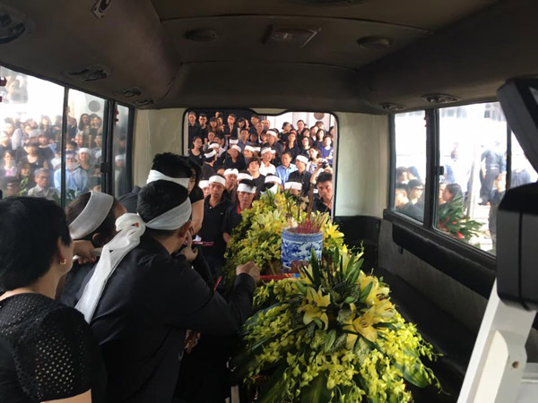 Tiếng trống trường hòa tiếng khóc của học sinh LTV tiễn biệt thầy Văn Như Cương - 21