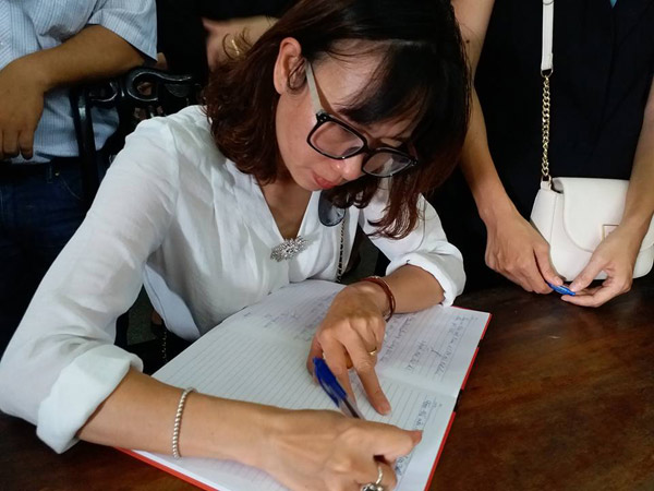 Tiếng trống trường hòa tiếng khóc của học sinh LTV tiễn biệt thầy Văn Như Cương - 33