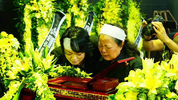 Tiếng trống trường hòa tiếng khóc của học sinh LTV tiễn biệt thầy Văn Như Cương - 43