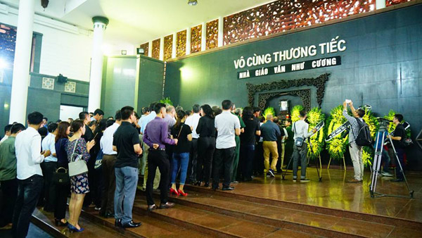 Tiếng trống trường hòa tiếng khóc của học sinh LTV tiễn biệt thầy Văn Như Cương - 44