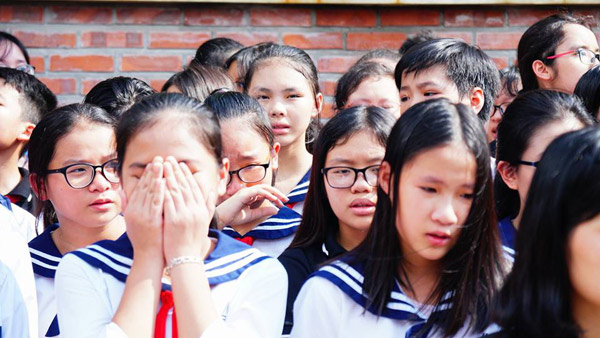 Tiếng trống trường hòa tiếng khóc của học sinh LTV tiễn biệt thầy Văn Như Cương - 13