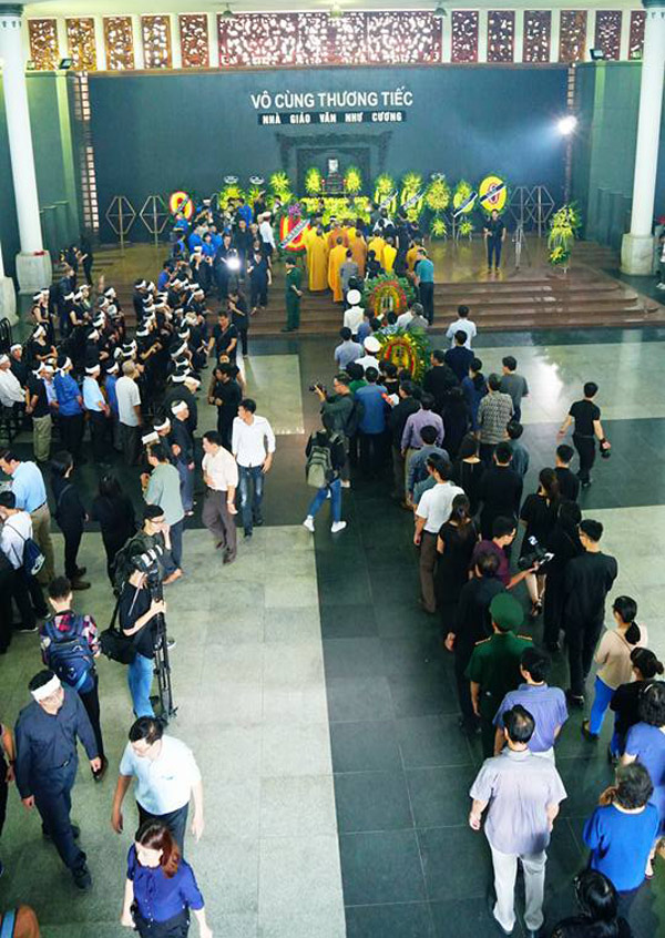 Tiếng trống trường hòa tiếng khóc của học sinh LTV tiễn biệt thầy Văn Như Cương - 45