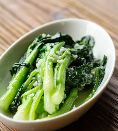 Muốn rau xào luôn xanh, giòn chị em đừng bỏ qua 5 bí kíp này - 2