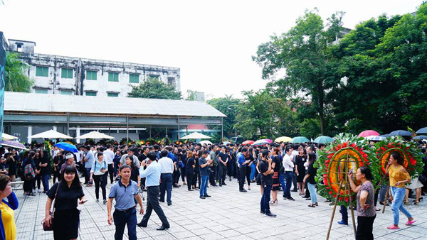 Tiếng trống trường hòa tiếng khóc của học sinh LTV tiễn biệt thầy Văn Như Cương - 49