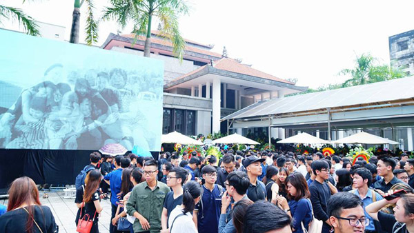 Tiếng trống trường hòa tiếng khóc của học sinh LTV tiễn biệt thầy Văn Như Cương - 41