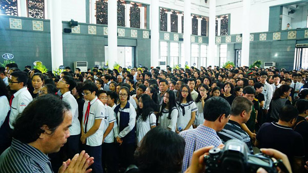 Tiếng trống trường hòa tiếng khóc của học sinh LTV tiễn biệt thầy Văn Như Cương - 38