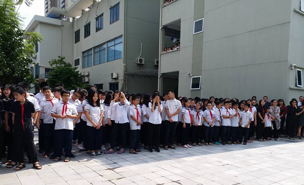 Tiếng trống trường hòa tiếng khóc của học sinh LTV tiễn biệt thầy Văn Như Cương - 18