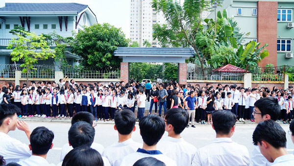 Tiếng trống trường hòa tiếng khóc của học sinh LTV tiễn biệt thầy Văn Như Cương - 19