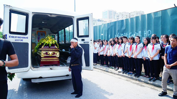 Tiếng trống trường hòa tiếng khóc của học sinh LTV tiễn biệt thầy Văn Như Cương - 15