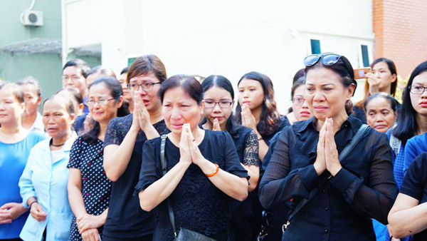 Tiếng trống trường hòa tiếng khóc của học sinh LTV tiễn biệt thầy Văn Như Cương - 17